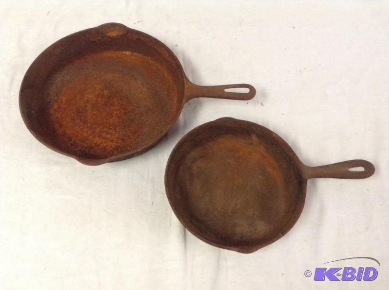 lot 93 image: 2 Cast Iron Fry Pans - Griswold