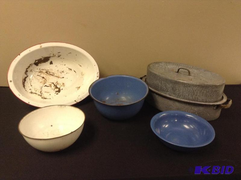lot 94 image: Enamelware Cookware