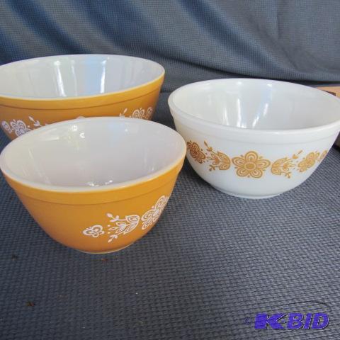 Pyrex Nesting Bowls