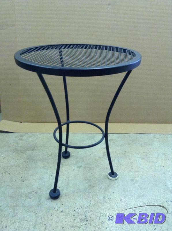 Round Patio Table