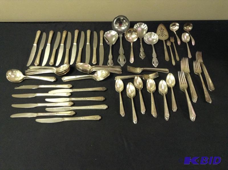 Oneida Sweet Briar Silverplate Flatware Set