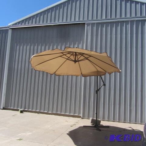 lot 1 image: Patio  Deck Umbrella