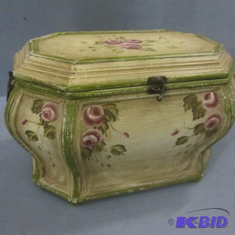 lot 106 image: Sultans Chest