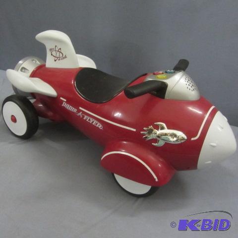 lot 15 image: Radio Flyer Rocket