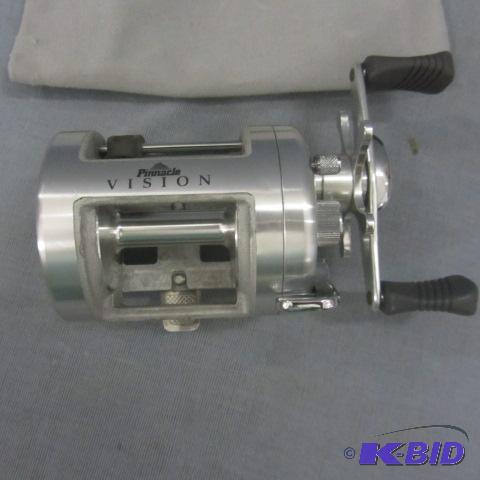 lot 19 image: Pinnacle Vision Bait Cast Reel