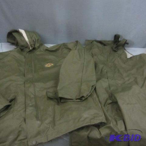 lot 27 image: Rain suit, Bibs, Jacket