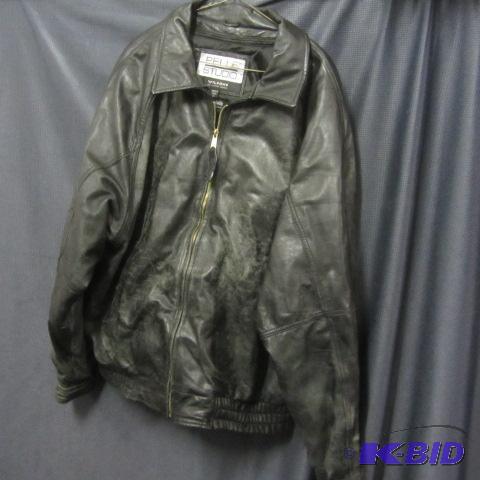 lot 33 image: Mens Black Leather Jacket