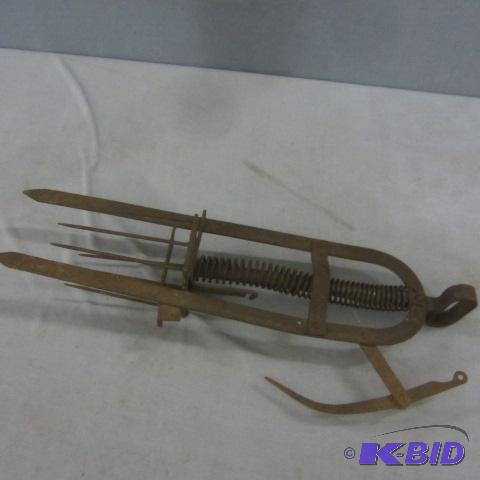 lot 58 image: Vintage Mole Trap