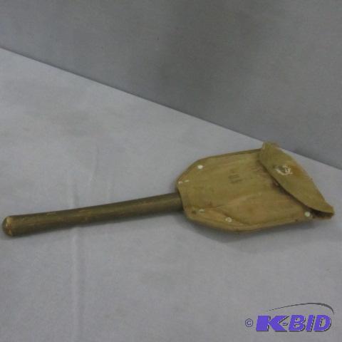 lot 62 image: US Army Folding Shovel
