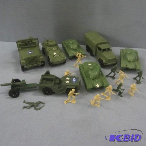 lot 81 image: Vintage Army Toys