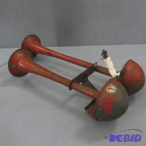 lot 97 image: Vintage Dual Air Horns