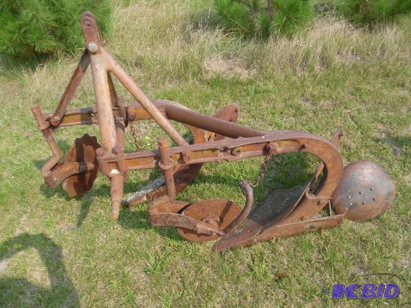 lot 10 image: 3 pt 2 bottom plow