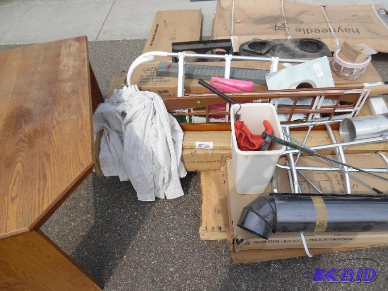 lot 12 image: Treasures & surprises