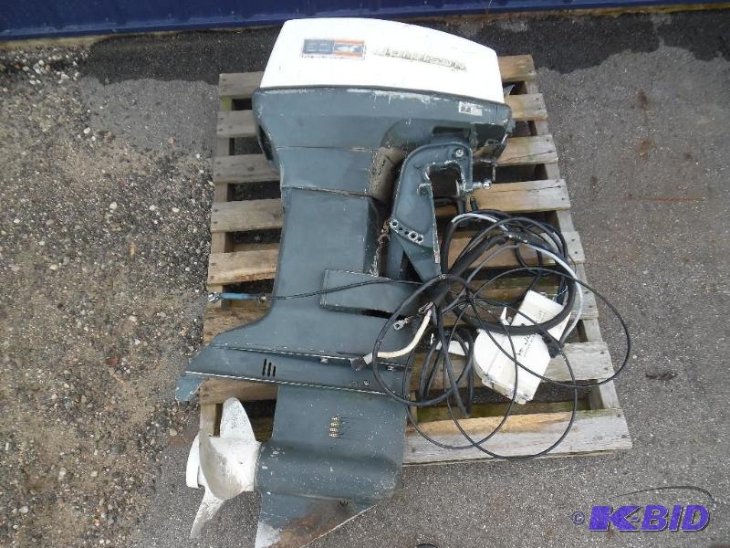 lot 6 image: Johnson outboard motor