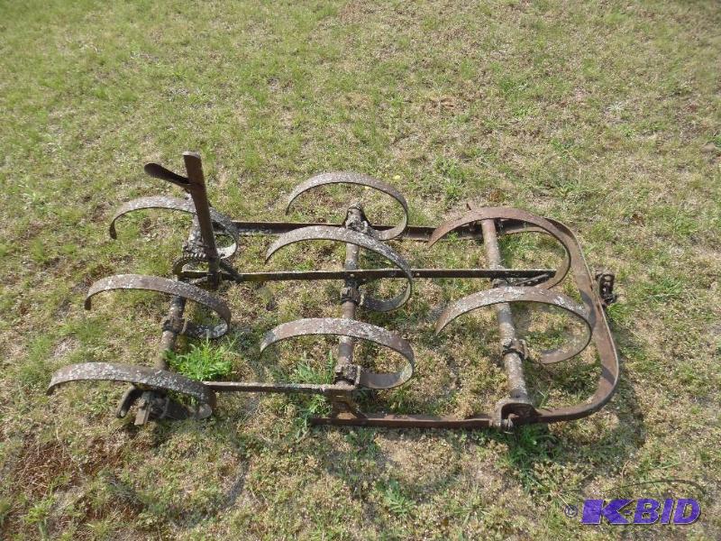 lot 7 image: spring tooth harrow