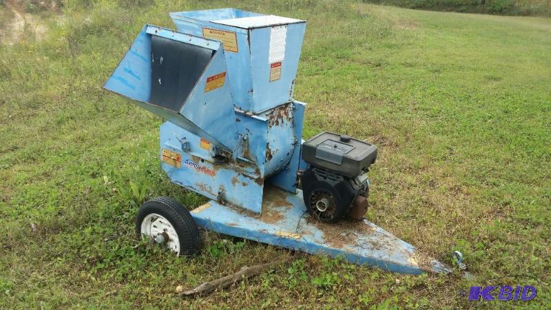 lot 3 image: Amerian Wood Chipper - 16 Horse