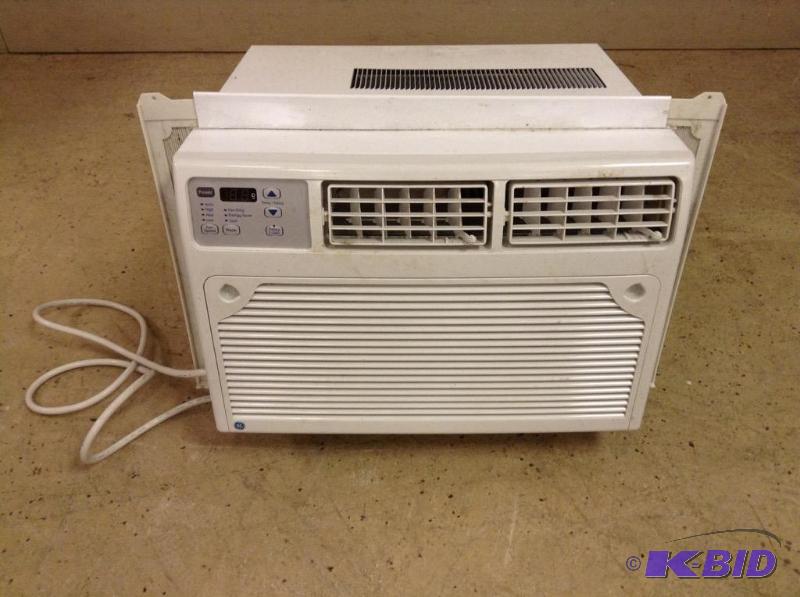 lot 13 image: GE 10,000 BTU Air Conditioner