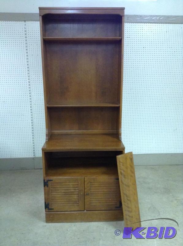 lot 14 image: Wood Hutch