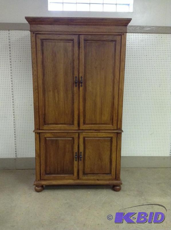 lot 19 image: Hekman Armoire TV Center