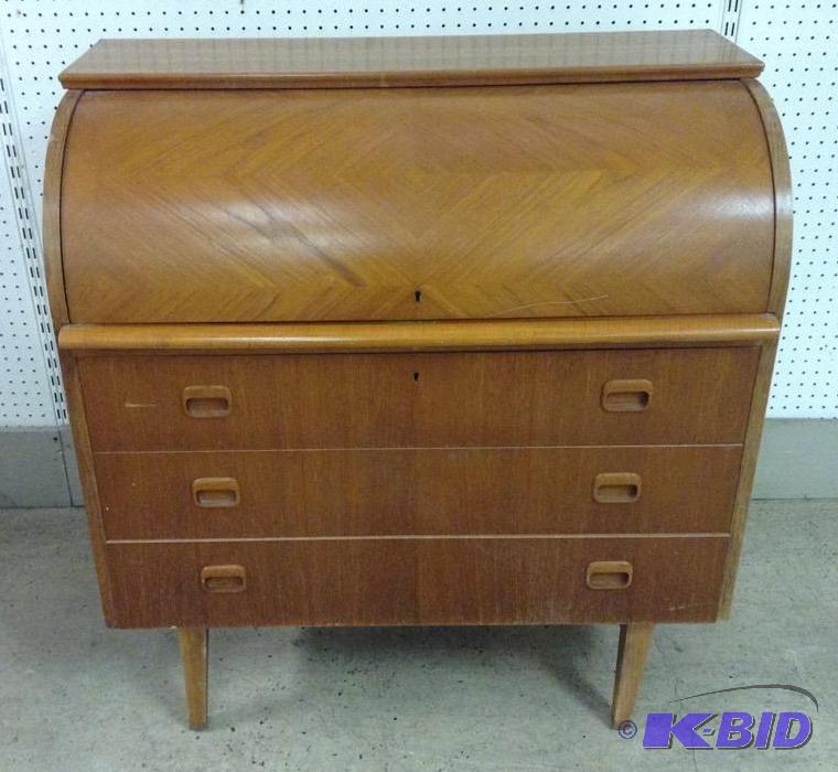 lot 3 image: Vintage Roll Top Desk