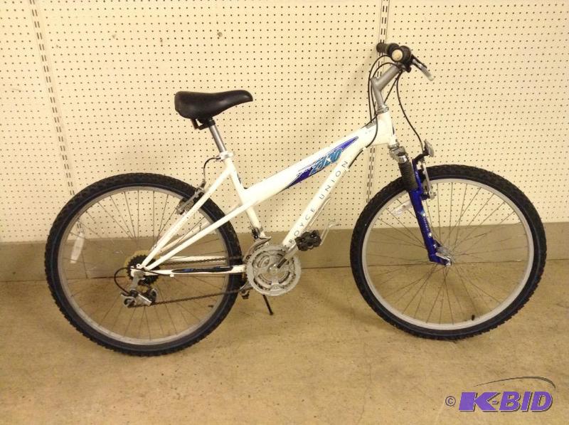 lot 8 image: Womens 17 Royce Union Bicycle