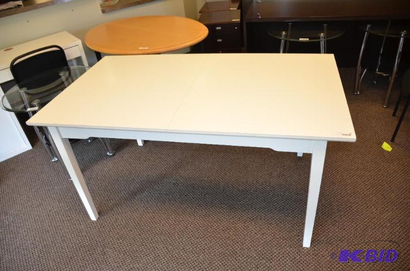 lot 101 image: White &nbsptable. With extra leaf. 29&quotx...
