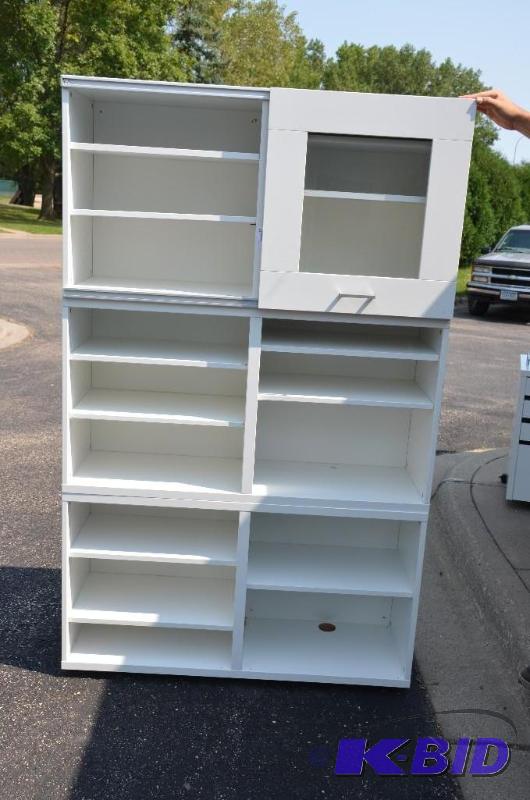 lot 124 image: Ikea&nbsp3 piece white shelf. Each piece is ...