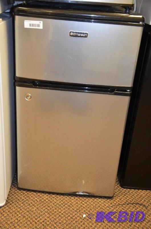 lot 14 image: Emerson Household RefrigeratorFreezer Model ...