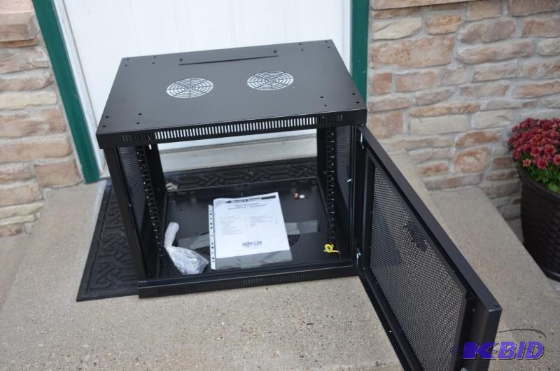 lot 143 image: In original box Computer rack server model no...
