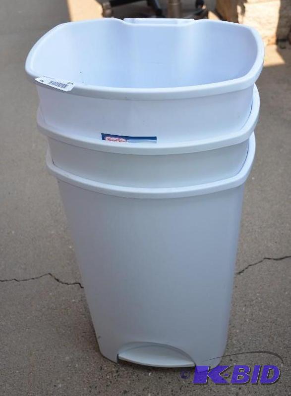 lot 166 image: Three 11 gallon step on Sterilite trash cans ...