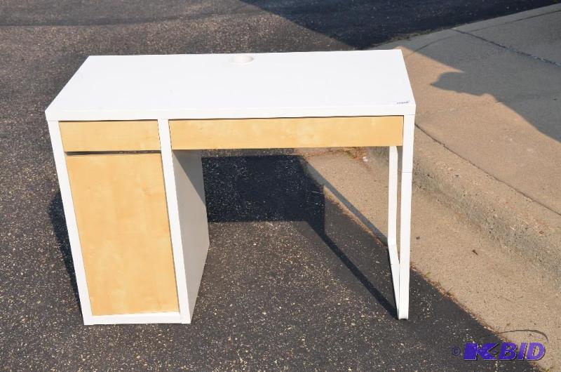 lot 174 image: White desk 20x41x41 12...