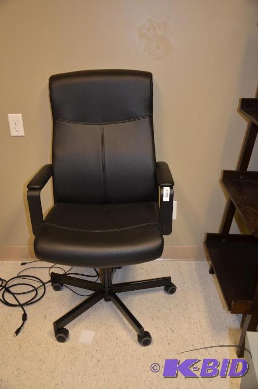 lot 177 image: Highback black leather rolling office chair...