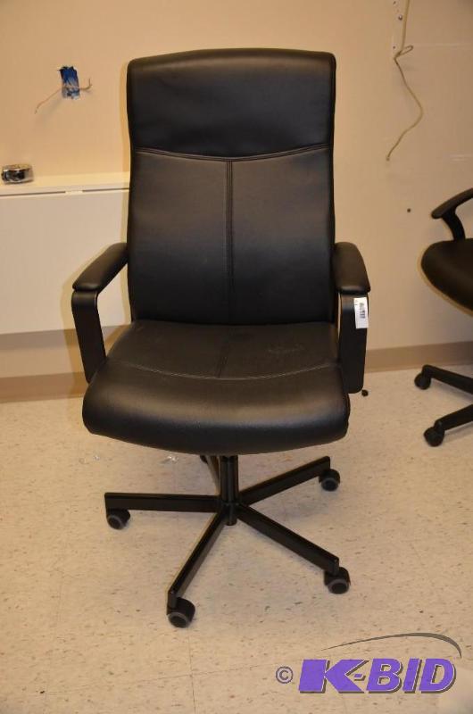 lot 178 image: Highback black leather rolling office chair  ...
