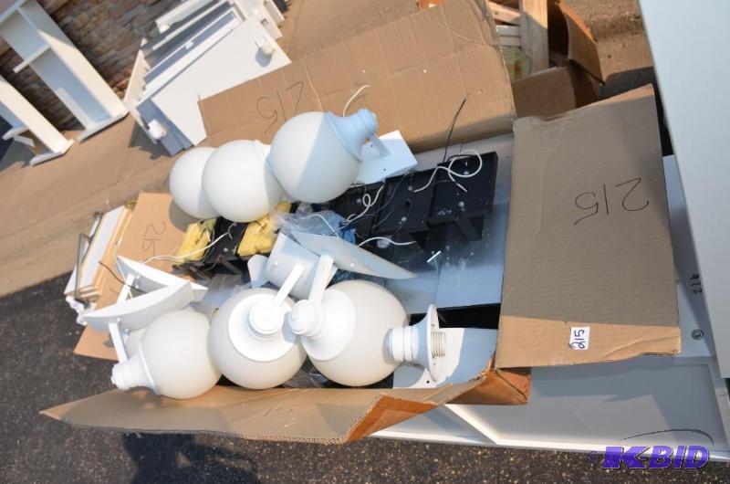 lot 215 image: Lot of wall lights...