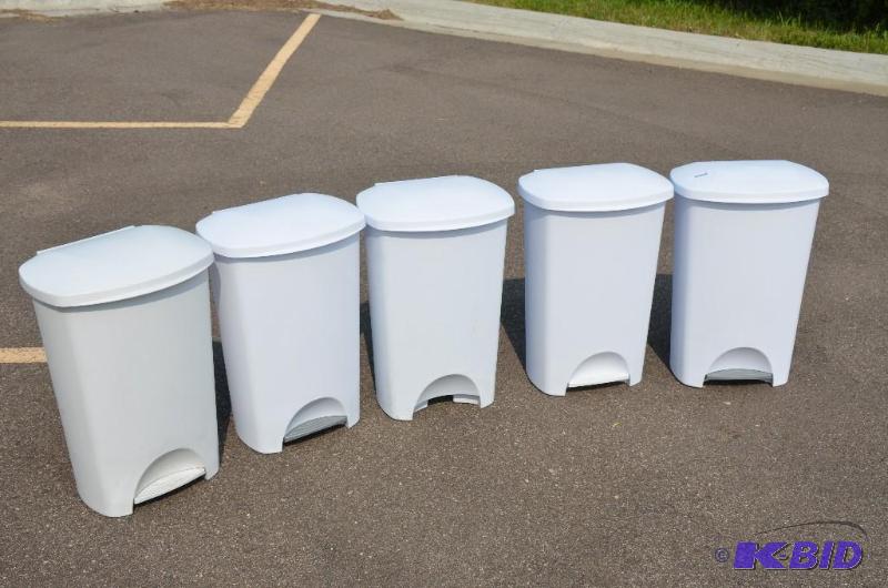 lot 241 image: 5 Sterilite trash cans 25x 16...