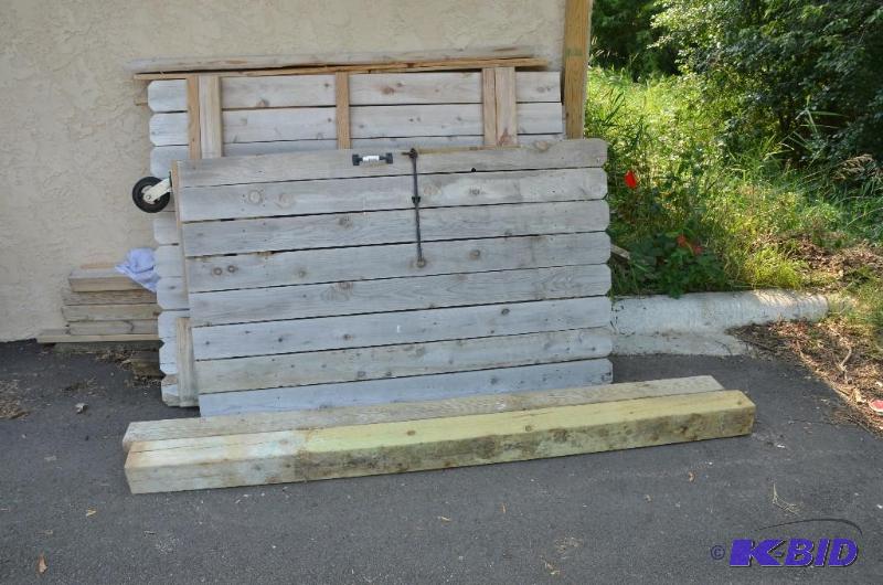 lot 251 image: Wood gate and fence to place around&nbspa du...