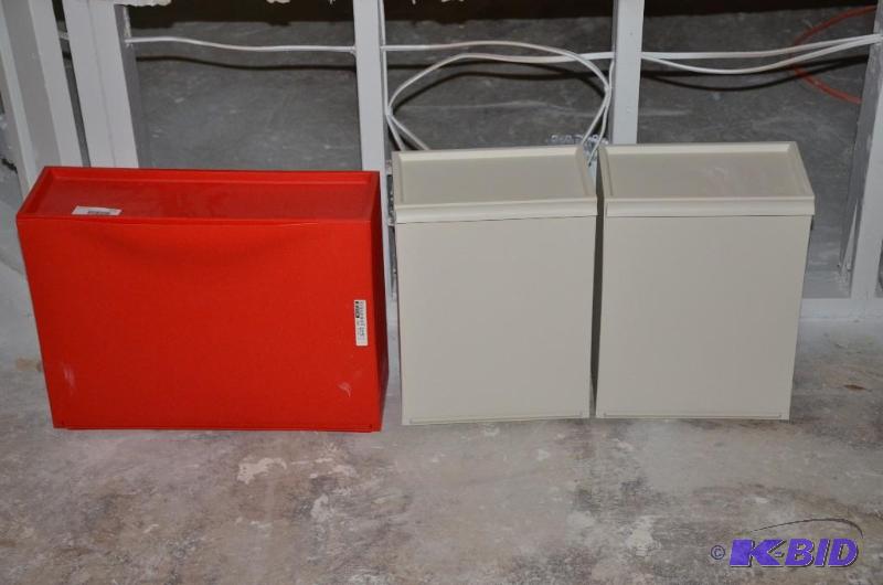 lot 272 image: 3 IKEA plastic storage bins 20x15x6 34 15 1...