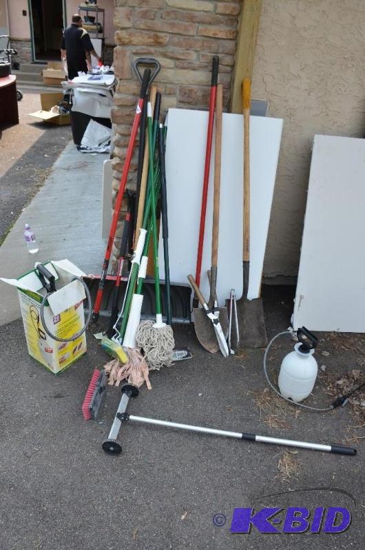 lot 277 image: Lot of gardening and cleaning tools...