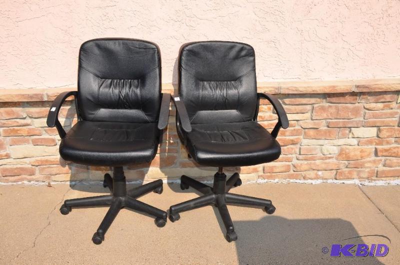 lot 58 image: 2 black leather lowback rolling chairs w 95% ...