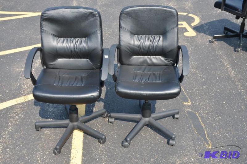 lot 60A image: 2 black leather lowback rolling chairs w 95% ...