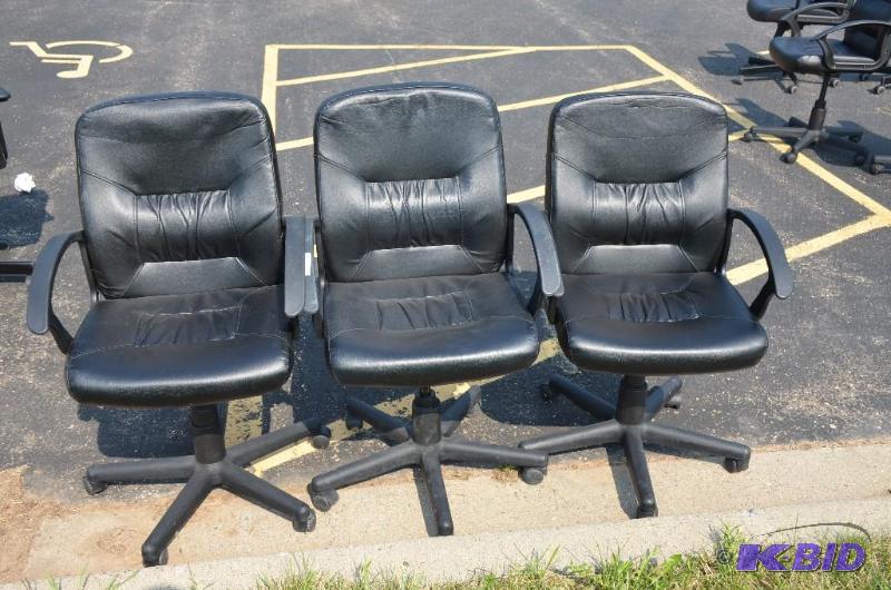 lot 66 image: 3 black leather lowback rolling chairs w 95% ...