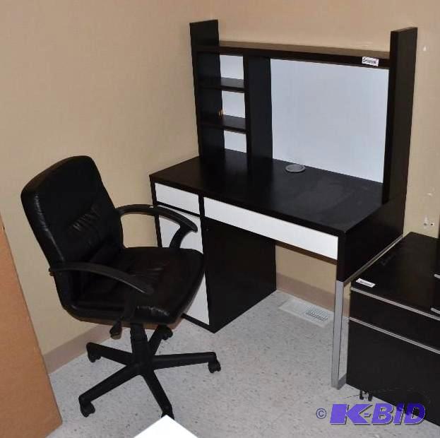 lot 89 image: Black leather lowback chair and desk. Desk 2...