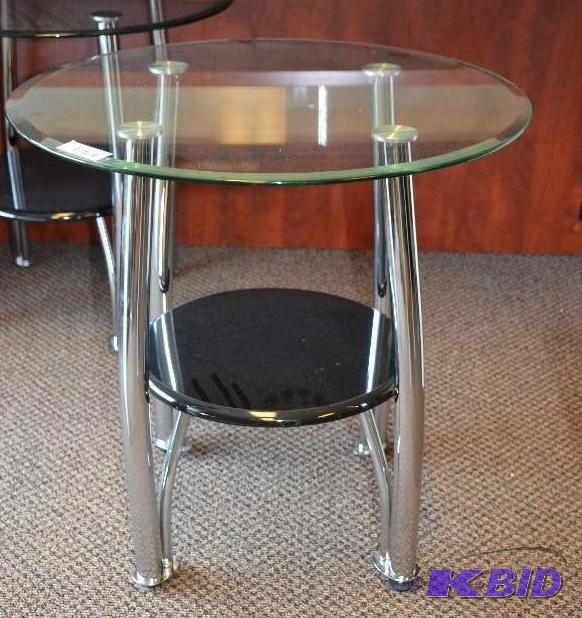 lot 98 image: Glass top round end table. 25&quotx26"...