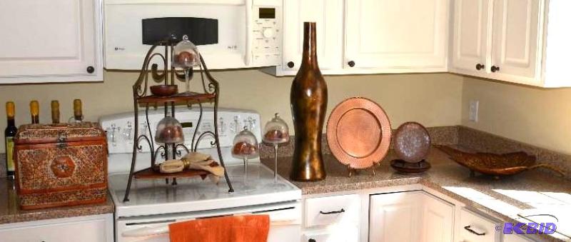 Vase 28x6&quot, metal plate 13&quot diamete...