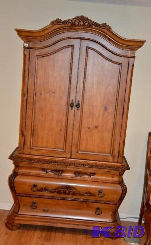 Beautiful carved armoire with two drawers. Ap...