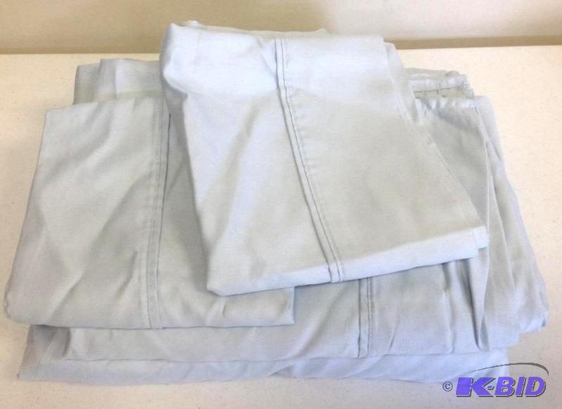 lot 12 image: JC Penny Queen Sheet Set Powder Blue