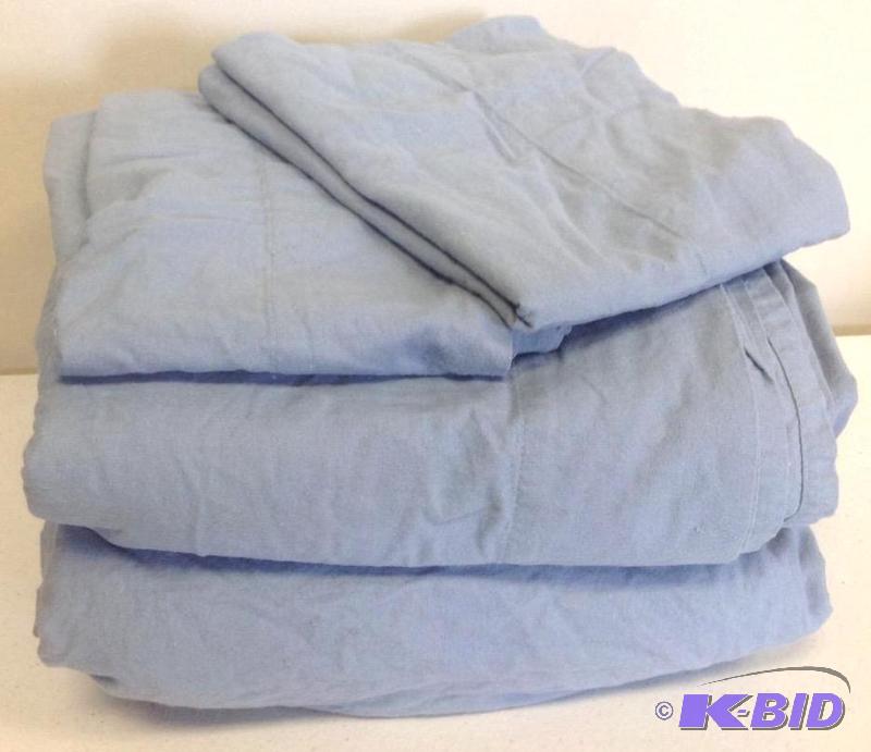 lot 14 image: JC Penny Home Flannel Queen Sheet Set Blue