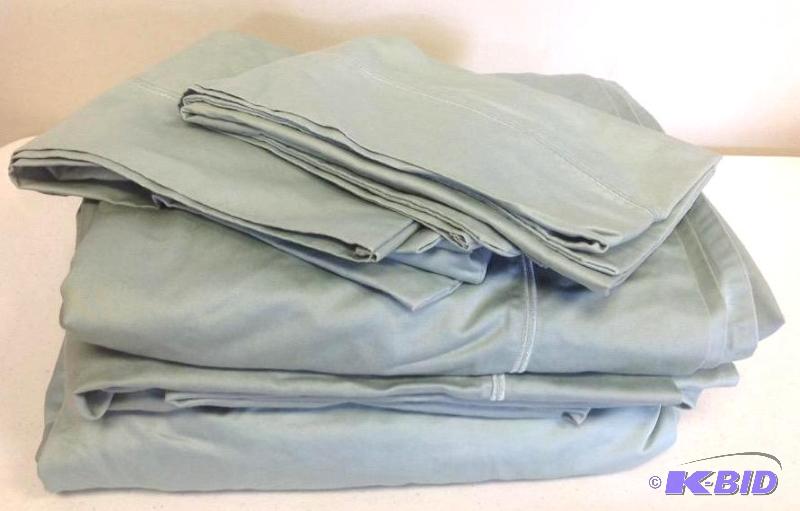 lot 15 image: JC Penny Queen Sheet Set Sage Green