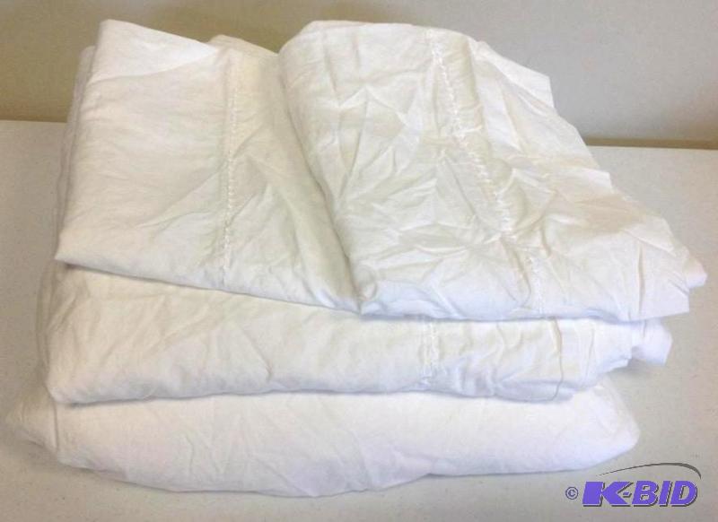 lot 16 image: Happy Chic Queen Sheet Set Ivory