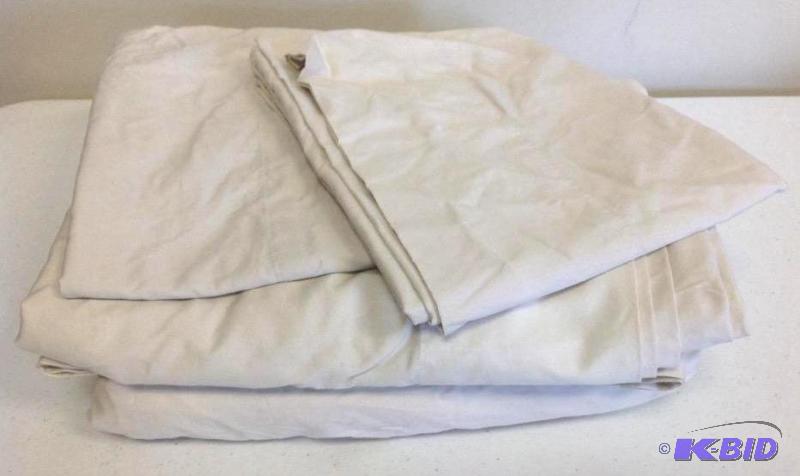lot 17 image: JC Penny Home Queen Sheet Set Light Sand